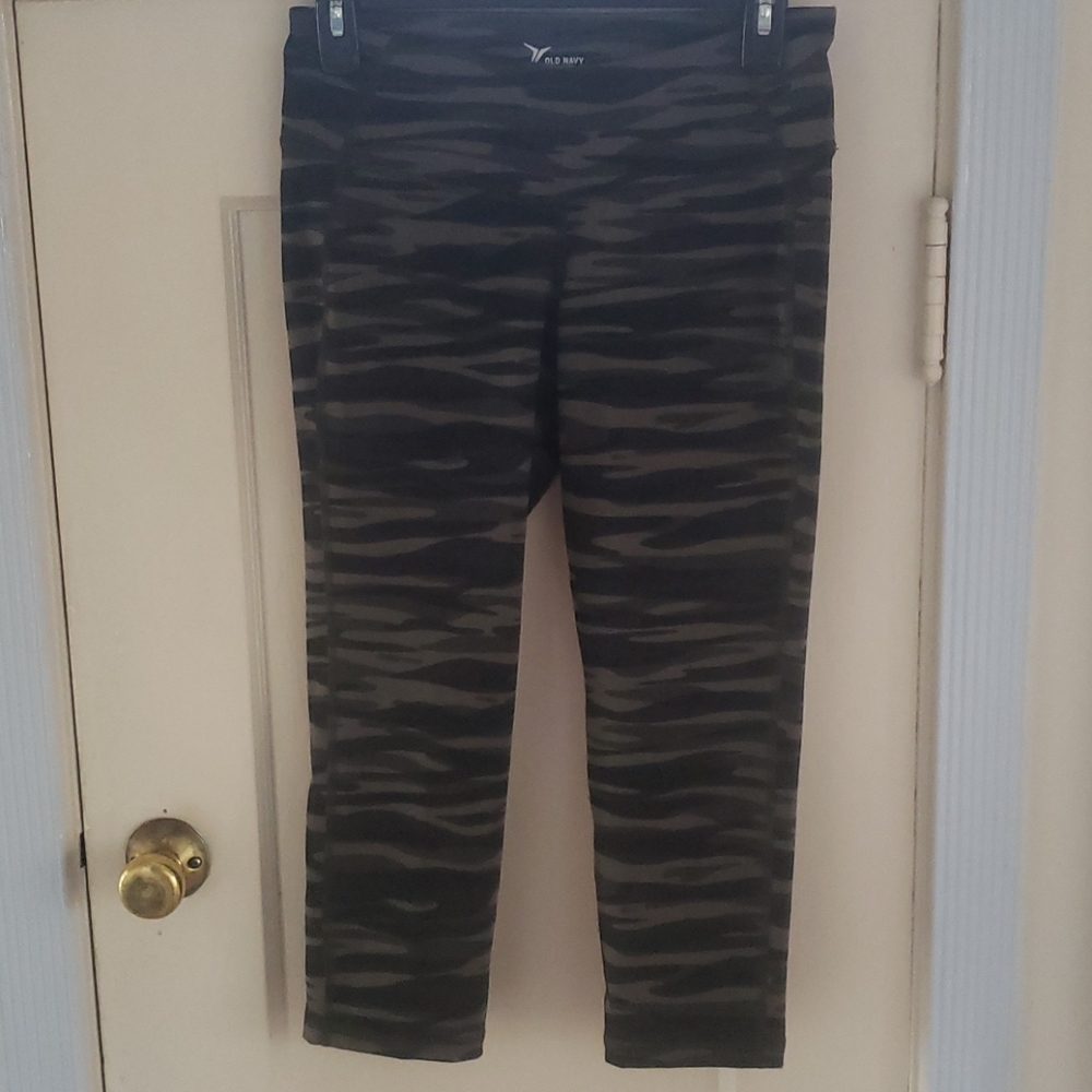 NWOT Old navy active capri leggings